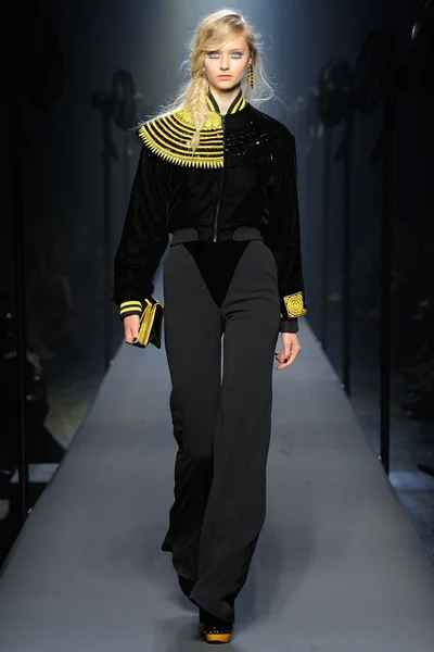 Look 38